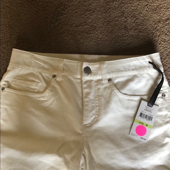 White shorts - Picture 2 of 4